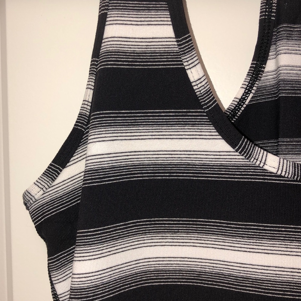 Women’s Lululemon Razorback Tank - Picture 4 of 4